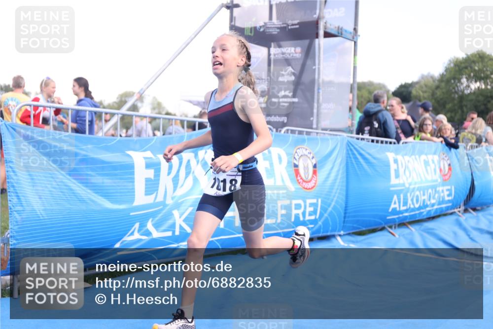 25.08.2024 - Elbe Triathlon Hamburg H.Heesch http://msf.ph/oto/6882835 25.08.2024 12:53:36 Ziel 1818 meine-sportfotos.de