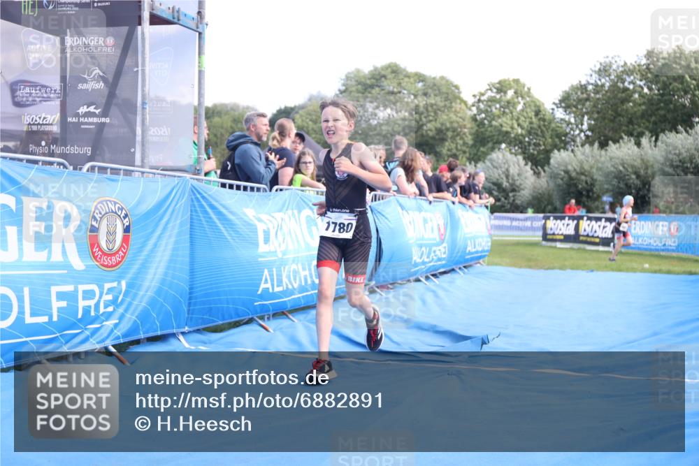 25.08.2024 - Elbe Triathlon Hamburg H.Heesch http://msf.ph/oto/6882891 25.08.2024 12:54:01 Ziel 1780 meine-sportfotos.de