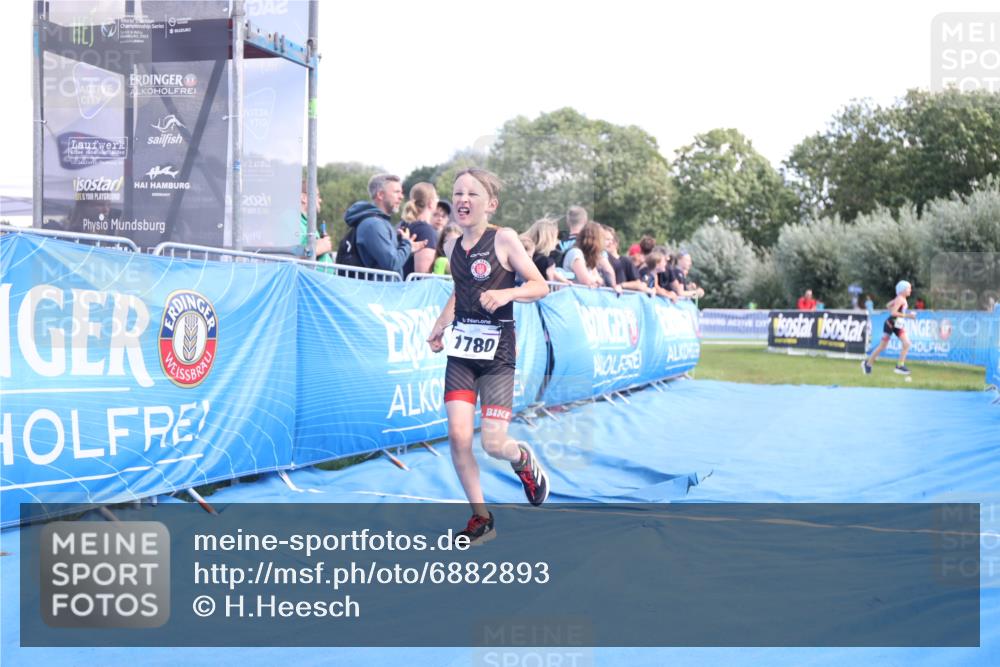 25.08.2024 - Elbe Triathlon Hamburg H.Heesch http://msf.ph/oto/6882893 25.08.2024 12:54:01 Ziel 1780 meine-sportfotos.de