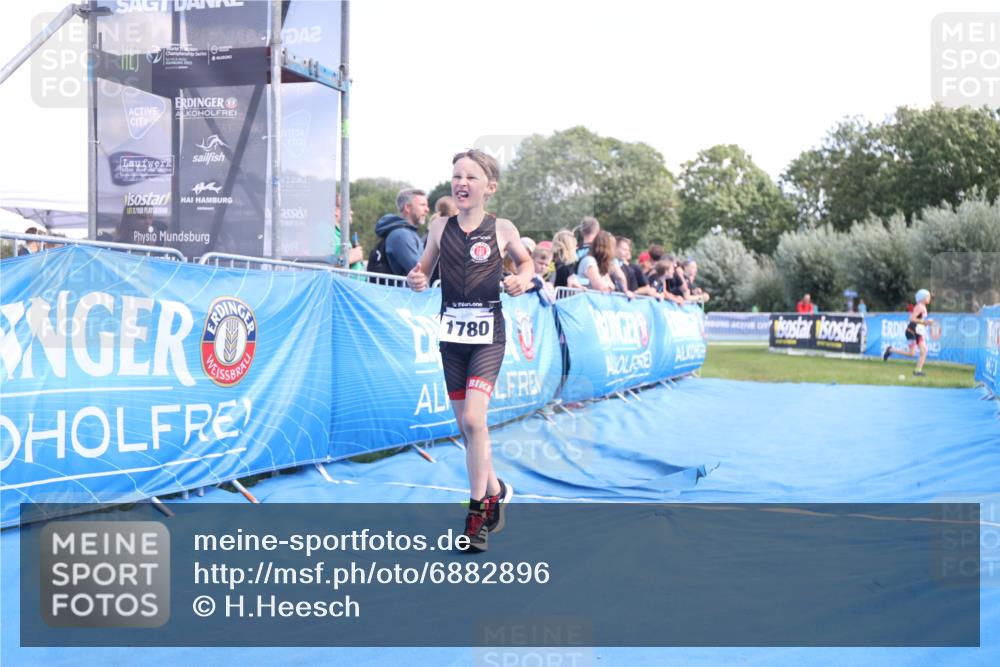 25.08.2024 - Elbe Triathlon Hamburg H.Heesch http://msf.ph/oto/6882896 25.08.2024 12:54:01 Ziel 1780 meine-sportfotos.de