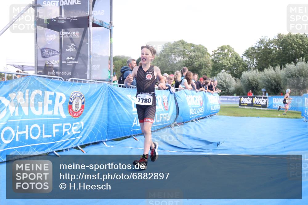 25.08.2024 - Elbe Triathlon Hamburg H.Heesch http://msf.ph/oto/6882897 25.08.2024 12:54:01 Ziel 1780 meine-sportfotos.de