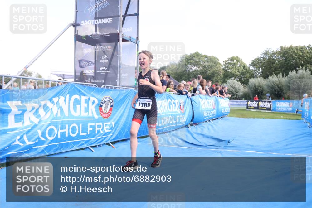 25.08.2024 - Elbe Triathlon Hamburg H.Heesch http://msf.ph/oto/6882903 25.08.2024 12:54:01 Ziel 1780 meine-sportfotos.de