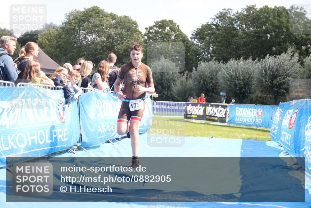 25.08.2024 - Elbe Triathlon Hamburg H.Heesch http://msf.ph/oto/6882905 25.08.2024 12:54:12 Ziel 1751 meine-sportfotos.de
