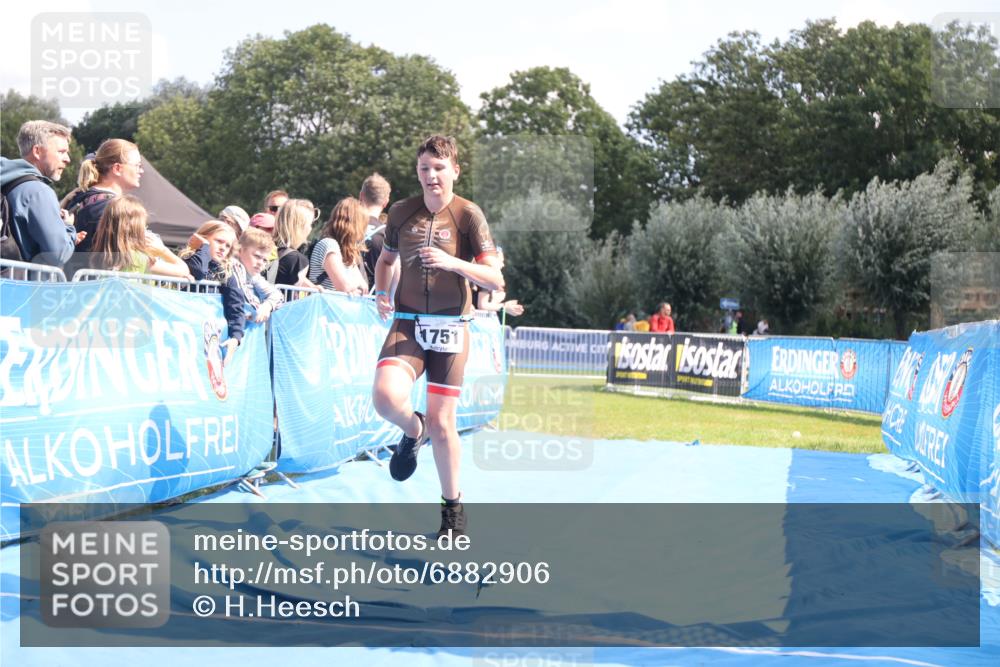 25.08.2024 - Elbe Triathlon Hamburg H.Heesch http://msf.ph/oto/6882906 25.08.2024 12:54:12 Ziel 1751 meine-sportfotos.de