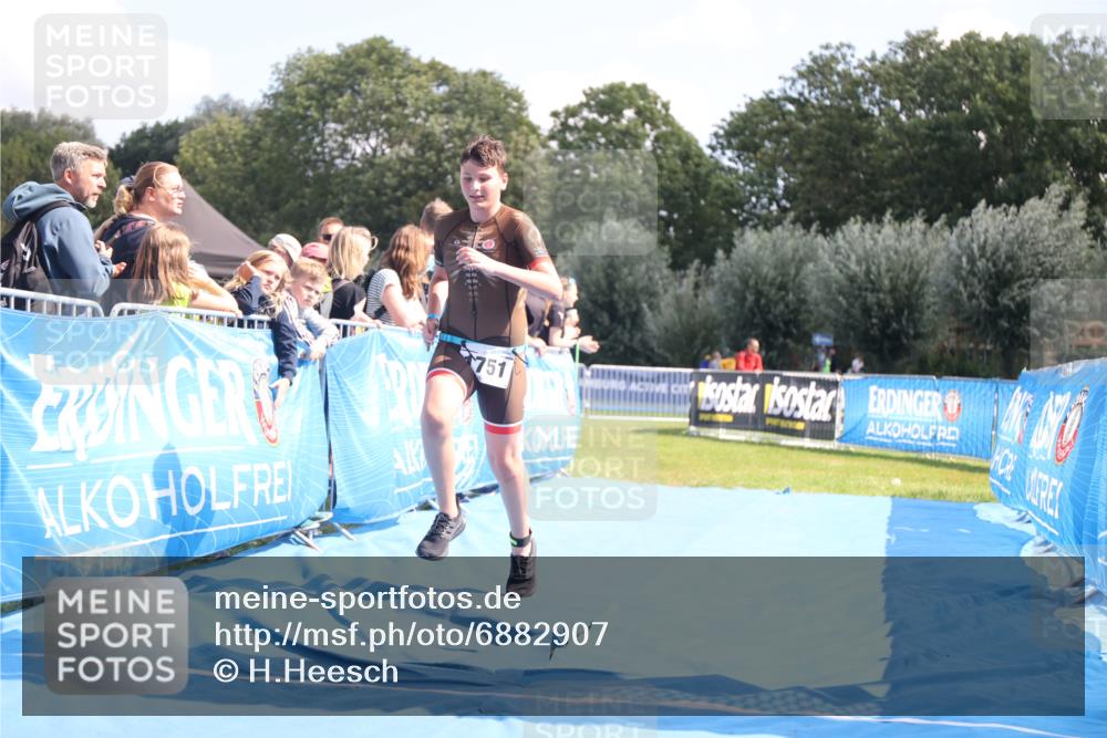 25.08.2024 - Elbe Triathlon Hamburg H.Heesch http://msf.ph/oto/6882907 25.08.2024 12:54:12 Ziel 1751 meine-sportfotos.de