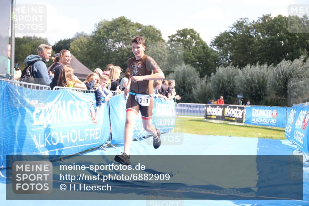 25.08.2024 - Elbe Triathlon Hamburg H.Heesch http://msf.ph/oto/6882909 25.08.2024 12:54:12 Ziel 1751 meine-sportfotos.de