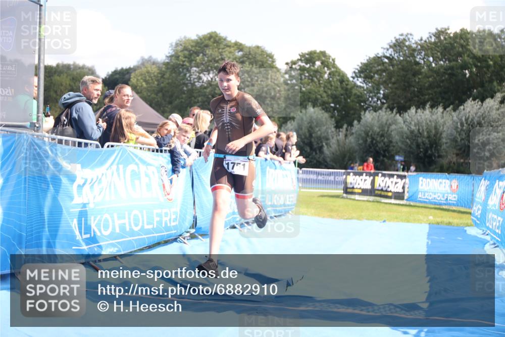 25.08.2024 - Elbe Triathlon Hamburg H.Heesch http://msf.ph/oto/6882910 25.08.2024 12:54:12 Ziel 1751 meine-sportfotos.de