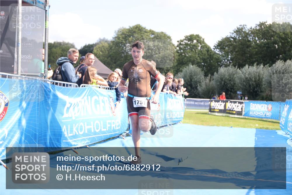 25.08.2024 - Elbe Triathlon Hamburg H.Heesch http://msf.ph/oto/6882912 25.08.2024 12:54:12 Ziel 1751 meine-sportfotos.de