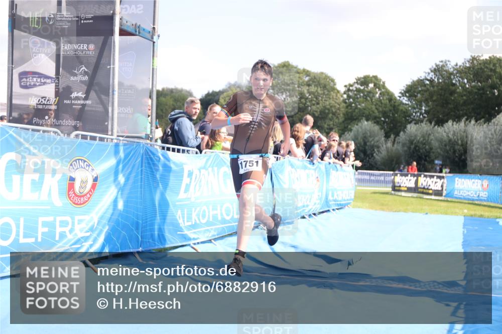 25.08.2024 - Elbe Triathlon Hamburg H.Heesch http://msf.ph/oto/6882916 25.08.2024 12:54:13 Ziel 1751 meine-sportfotos.de