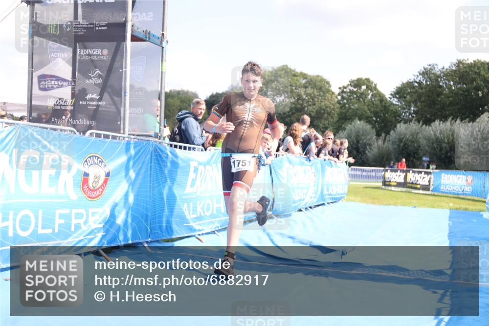 25.08.2024 - Elbe Triathlon Hamburg H.Heesch http://msf.ph/oto/6882917 25.08.2024 12:54:13 Ziel 1751 meine-sportfotos.de