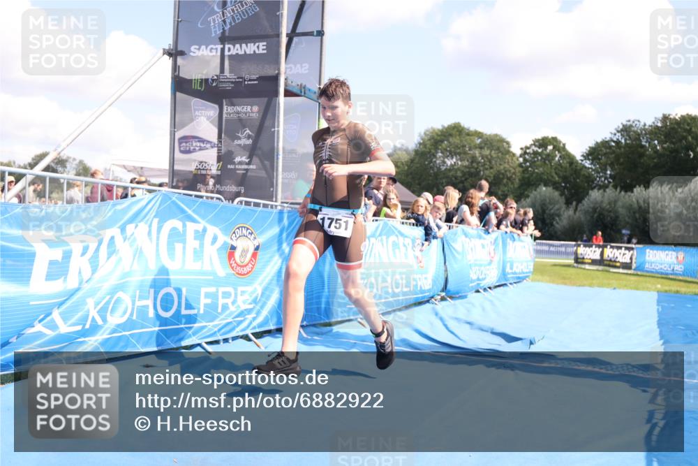 25.08.2024 - Elbe Triathlon Hamburg H.Heesch http://msf.ph/oto/6882922 25.08.2024 12:54:13 Ziel 1751 meine-sportfotos.de