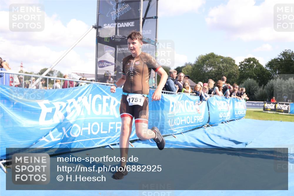 25.08.2024 - Elbe Triathlon Hamburg H.Heesch http://msf.ph/oto/6882925 25.08.2024 12:54:13 Ziel 1751 meine-sportfotos.de
