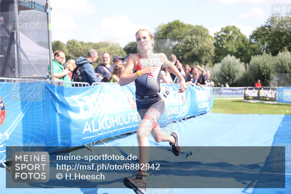 25.08.2024 - Elbe Triathlon Hamburg H.Heesch http://msf.ph/oto/6882942 25.08.2024 12:54:33 Ziel 1815 meine-sportfotos.de