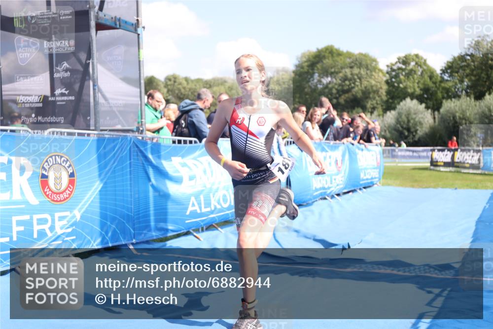 25.08.2024 - Elbe Triathlon Hamburg H.Heesch http://msf.ph/oto/6882944 25.08.2024 12:54:33 Ziel 1815 meine-sportfotos.de