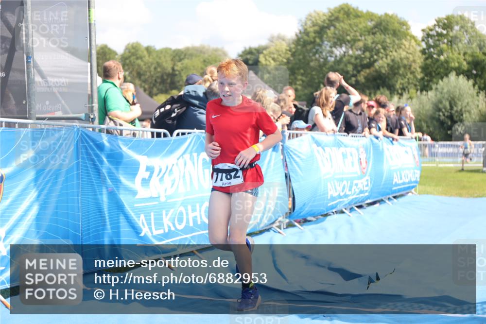 25.08.2024 - Elbe Triathlon Hamburg H.Heesch http://msf.ph/oto/6882953 25.08.2024 12:54:51 Ziel 1782, 1816, 1847 meine-sportfotos.de