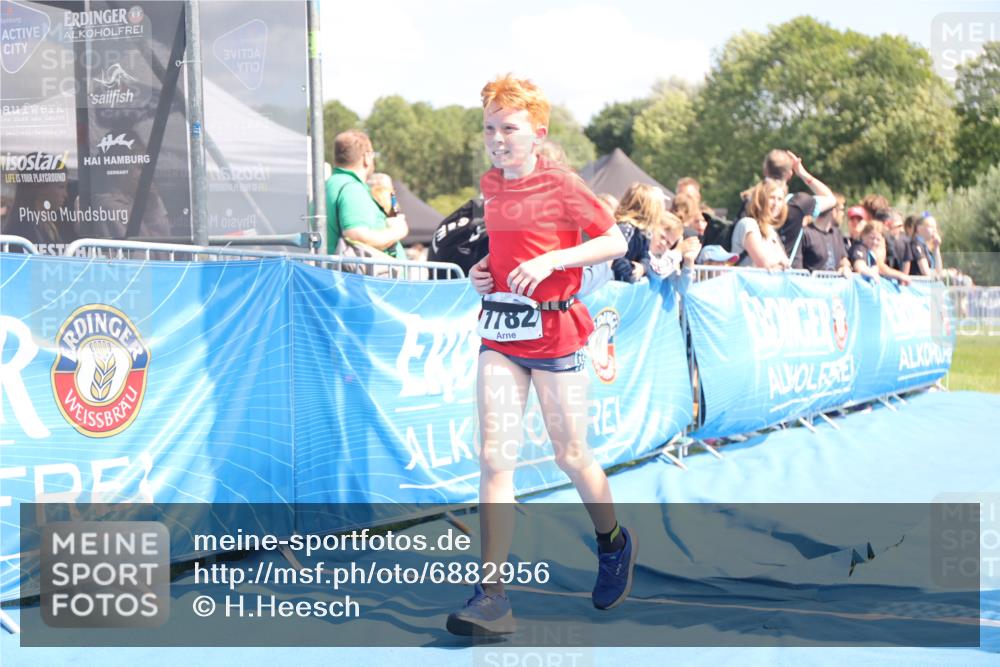 25.08.2024 - Elbe Triathlon Hamburg H.Heesch http://msf.ph/oto/6882956 25.08.2024 12:54:51 Ziel 1782, 1816, 1847 meine-sportfotos.de
