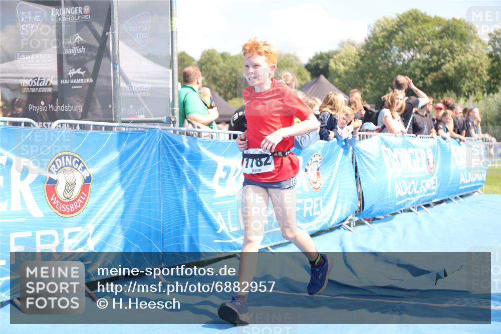 25.08.2024 - Elbe Triathlon Hamburg H.Heesch http://msf.ph/oto/6882957 25.08.2024 12:54:51 Ziel 1782, 1816, 1847 meine-sportfotos.de