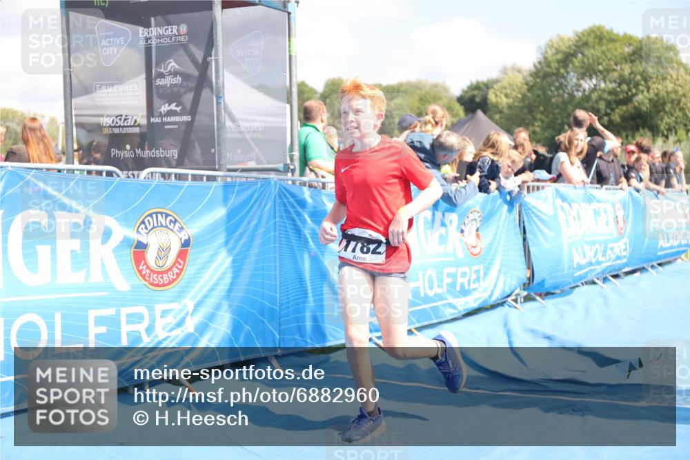 25.08.2024 - Elbe Triathlon Hamburg H.Heesch http://msf.ph/oto/6882960 25.08.2024 12:54:51 Ziel 1782, 1816, 1847 meine-sportfotos.de