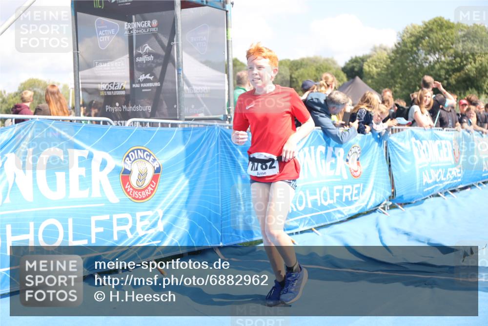 25.08.2024 - Elbe Triathlon Hamburg H.Heesch http://msf.ph/oto/6882962 25.08.2024 12:54:51 Ziel 1782, 1816, 1847 meine-sportfotos.de