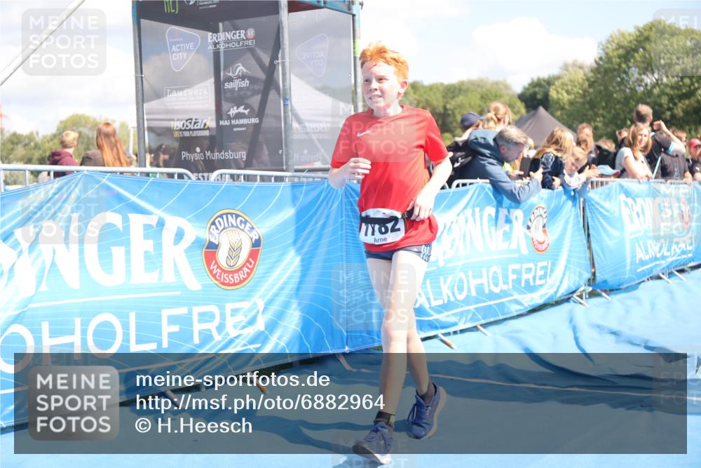 25.08.2024 - Elbe Triathlon Hamburg H.Heesch http://msf.ph/oto/6882964 25.08.2024 12:54:51 Ziel 1782, 1816, 1847 meine-sportfotos.de