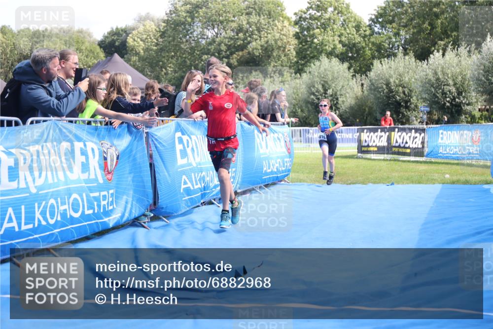 25.08.2024 - Elbe Triathlon Hamburg H.Heesch http://msf.ph/oto/6882968 25.08.2024 12:54:56 Ziel 1782, 1816, 1847 meine-sportfotos.de