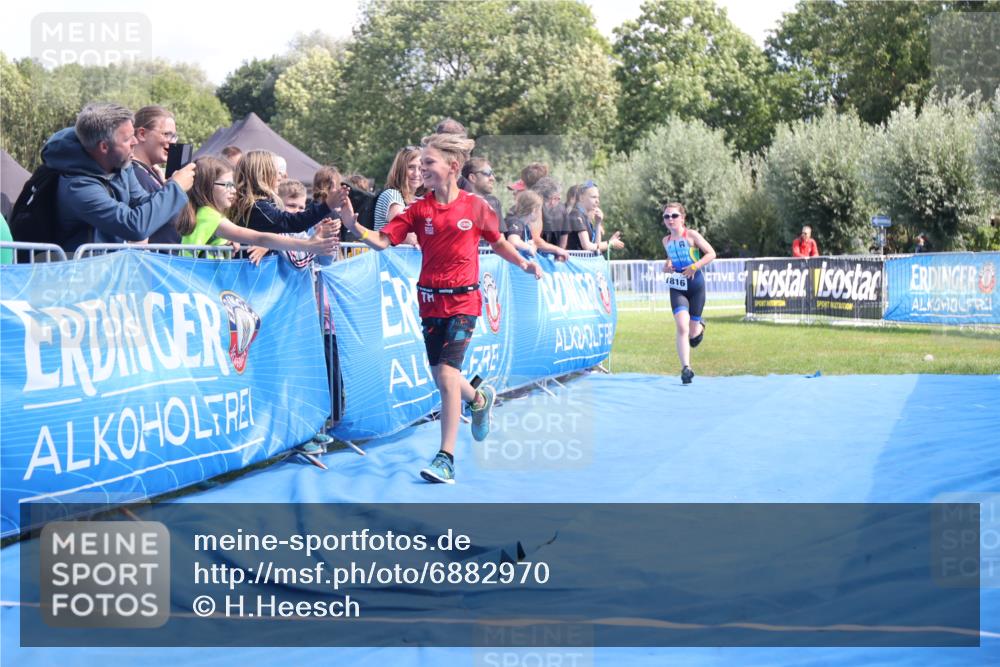 25.08.2024 - Elbe Triathlon Hamburg H.Heesch http://msf.ph/oto/6882970 25.08.2024 12:54:56 Ziel 1782, 1816, 1847 meine-sportfotos.de