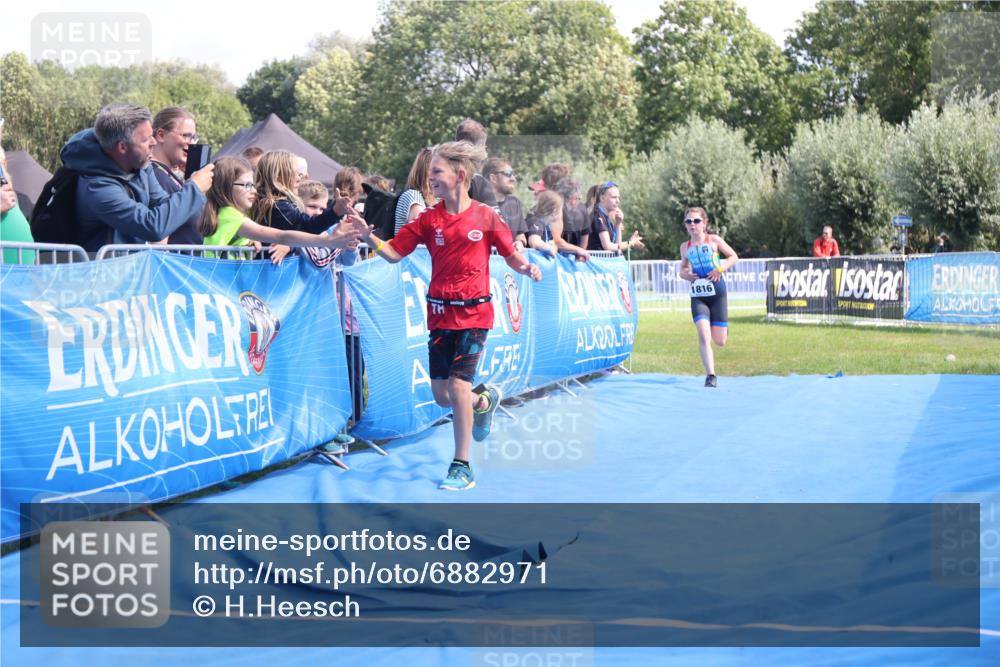 25.08.2024 - Elbe Triathlon Hamburg H.Heesch http://msf.ph/oto/6882971 25.08.2024 12:54:56 Ziel 1782, 1816, 1847 meine-sportfotos.de