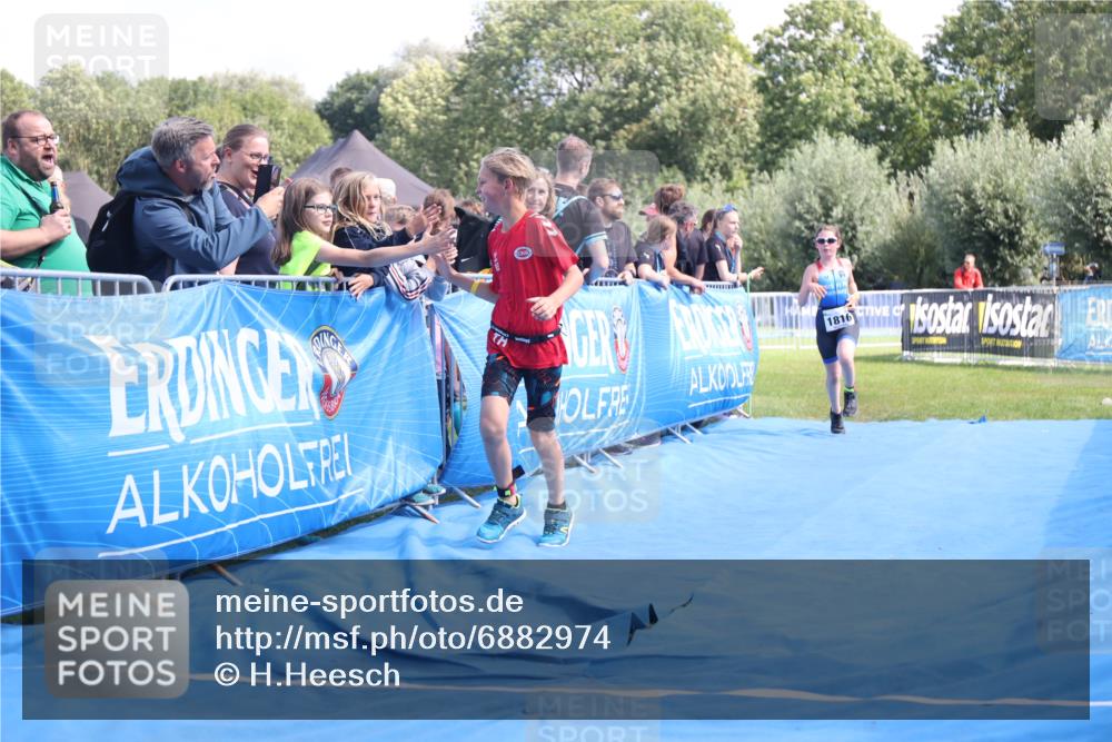 25.08.2024 - Elbe Triathlon Hamburg H.Heesch http://msf.ph/oto/6882974 25.08.2024 12:54:56 Ziel 1782, 1816, 1847 meine-sportfotos.de