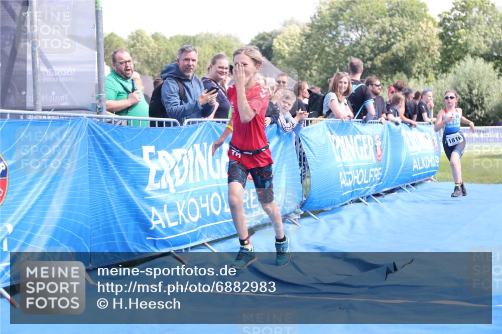 25.08.2024 - Elbe Triathlon Hamburg H.Heesch http://msf.ph/oto/6882983 25.08.2024 12:54:57 Ziel 1782, 1816, 1847 meine-sportfotos.de