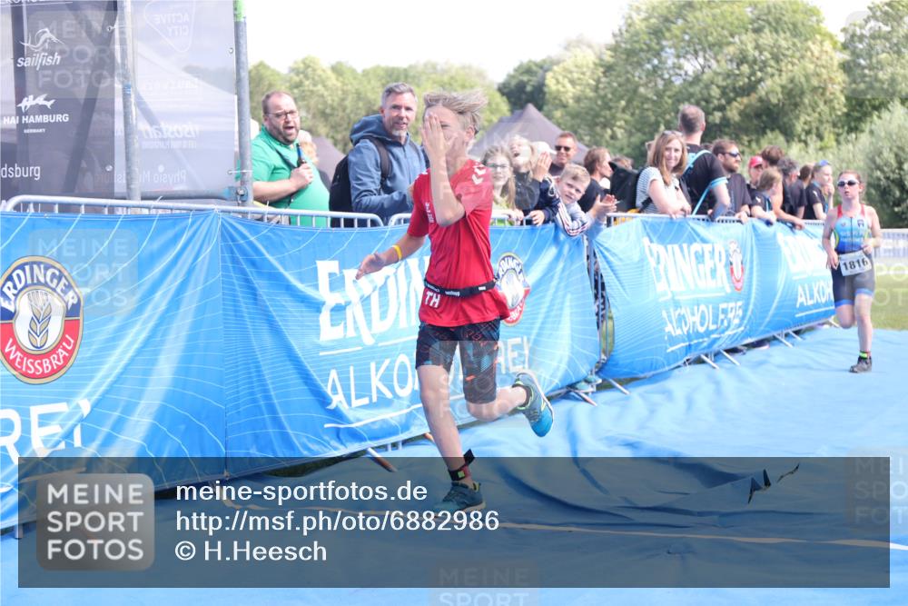 25.08.2024 - Elbe Triathlon Hamburg H.Heesch http://msf.ph/oto/6882986 25.08.2024 12:54:57 Ziel 1782, 1816, 1847 meine-sportfotos.de