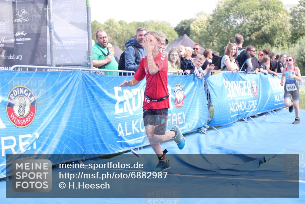 25.08.2024 - Elbe Triathlon Hamburg H.Heesch http://msf.ph/oto/6882987 25.08.2024 12:54:57 Ziel 1782, 1816, 1847 meine-sportfotos.de