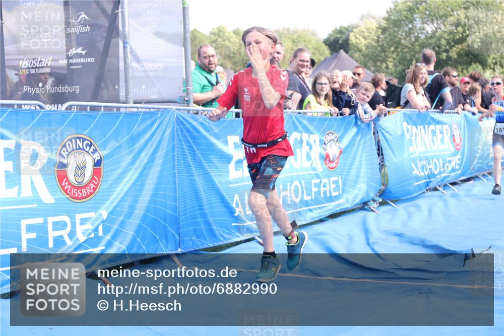 25.08.2024 - Elbe Triathlon Hamburg H.Heesch http://msf.ph/oto/6882990 25.08.2024 12:54:57 Ziel 1782, 1816, 1847 meine-sportfotos.de