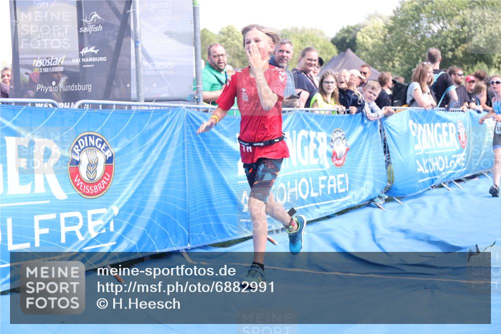 25.08.2024 - Elbe Triathlon Hamburg H.Heesch http://msf.ph/oto/6882991 25.08.2024 12:54:57 Ziel 1782, 1816, 1847 meine-sportfotos.de
