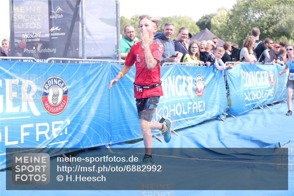 25.08.2024 - Elbe Triathlon Hamburg H.Heesch http://msf.ph/oto/6882992 25.08.2024 12:54:57 Ziel 1782, 1816, 1847 meine-sportfotos.de