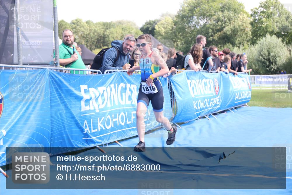 25.08.2024 - Elbe Triathlon Hamburg H.Heesch http://msf.ph/oto/6883000 25.08.2024 12:54:58 Ziel 1782, 1816, 1847 meine-sportfotos.de