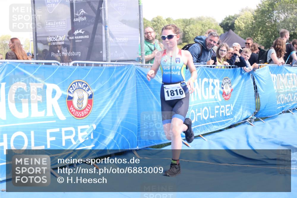 25.08.2024 - Elbe Triathlon Hamburg H.Heesch http://msf.ph/oto/6883009 25.08.2024 12:54:59 Ziel 1816, 1847 meine-sportfotos.de