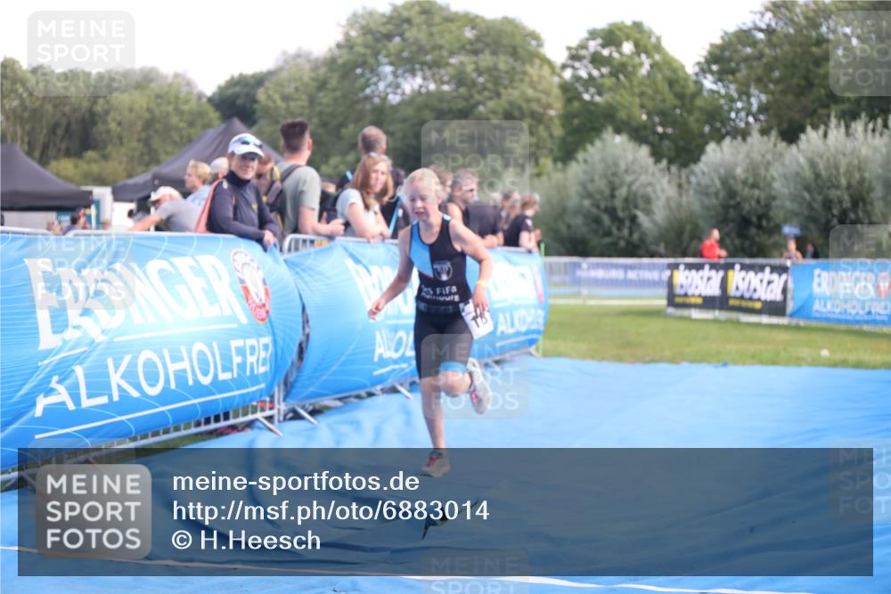25.08.2024 - Elbe Triathlon Hamburg H.Heesch http://msf.ph/oto/6883014 25.08.2024 12:55:20 Ziel 1812 meine-sportfotos.de