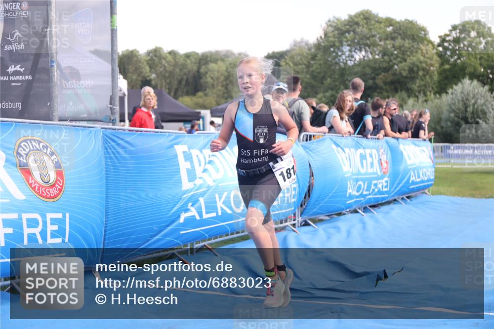 25.08.2024 - Elbe Triathlon Hamburg H.Heesch http://msf.ph/oto/6883023 25.08.2024 12:55:21 Ziel 1810, 1812 meine-sportfotos.de