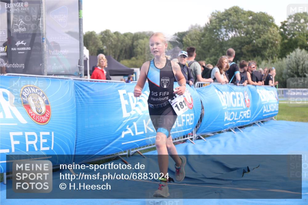 25.08.2024 - Elbe Triathlon Hamburg H.Heesch http://msf.ph/oto/6883024 25.08.2024 12:55:21 Ziel 1810, 1812 meine-sportfotos.de