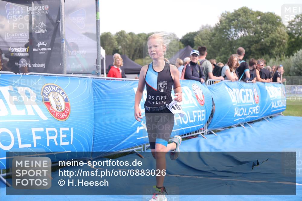 25.08.2024 - Elbe Triathlon Hamburg H.Heesch http://msf.ph/oto/6883026 25.08.2024 12:55:21 Ziel 1810, 1812 meine-sportfotos.de