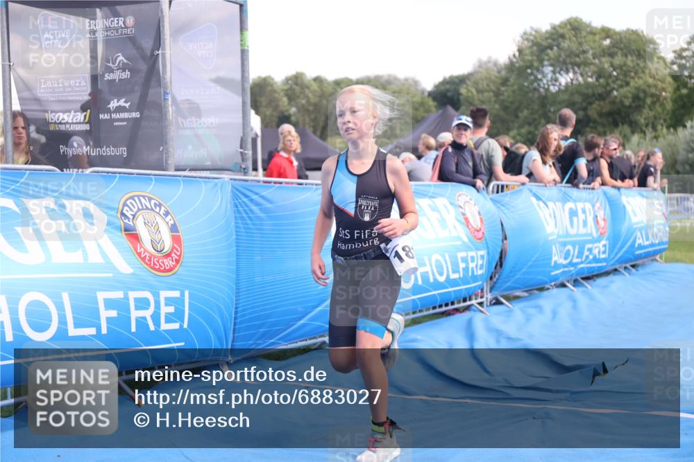 25.08.2024 - Elbe Triathlon Hamburg H.Heesch http://msf.ph/oto/6883027 25.08.2024 12:55:21 Ziel 1810, 1812 meine-sportfotos.de