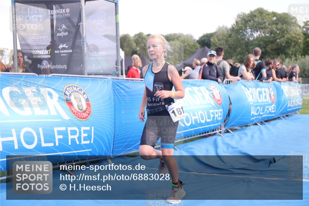 25.08.2024 - Elbe Triathlon Hamburg H.Heesch http://msf.ph/oto/6883028 25.08.2024 12:55:21 Ziel 1810, 1812 meine-sportfotos.de