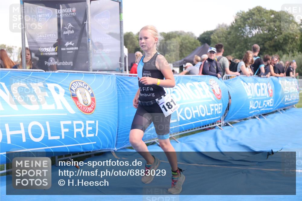 25.08.2024 - Elbe Triathlon Hamburg H.Heesch http://msf.ph/oto/6883029 25.08.2024 12:55:21 Ziel 1810, 1812 meine-sportfotos.de