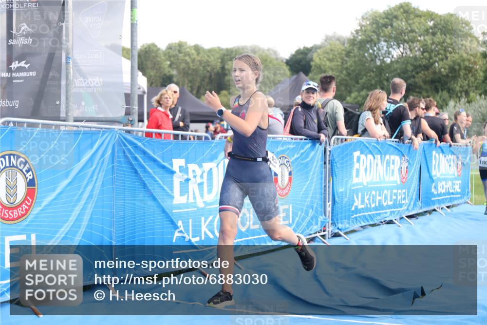 25.08.2024 - Elbe Triathlon Hamburg H.Heesch http://msf.ph/oto/6883030 25.08.2024 12:55:30 Ziel 1809, 1810 meine-sportfotos.de