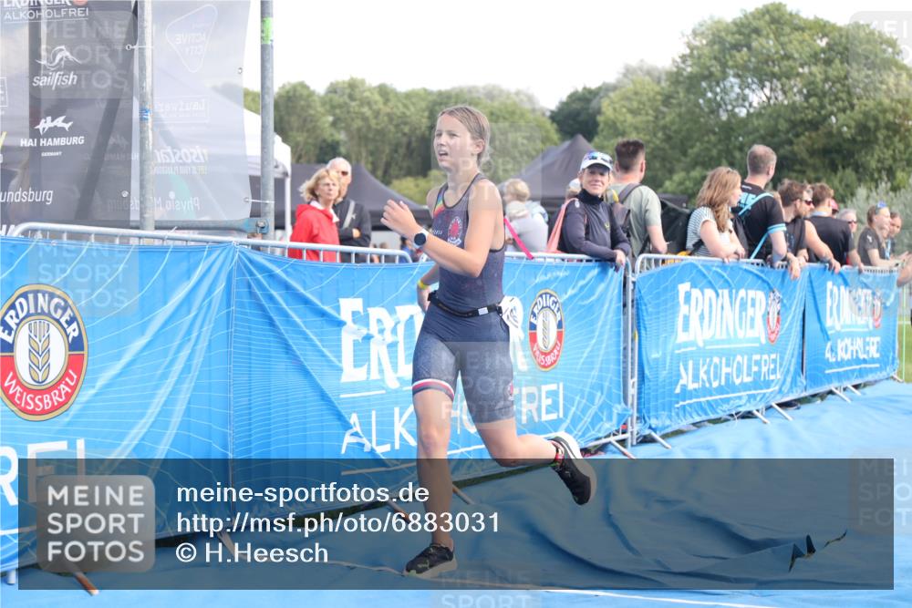 25.08.2024 - Elbe Triathlon Hamburg H.Heesch http://msf.ph/oto/6883031 25.08.2024 12:55:30 Ziel 1809, 1810 meine-sportfotos.de
