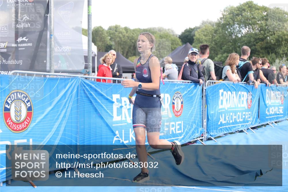 25.08.2024 - Elbe Triathlon Hamburg H.Heesch http://msf.ph/oto/6883032 25.08.2024 12:55:30 Ziel 1809, 1810 meine-sportfotos.de