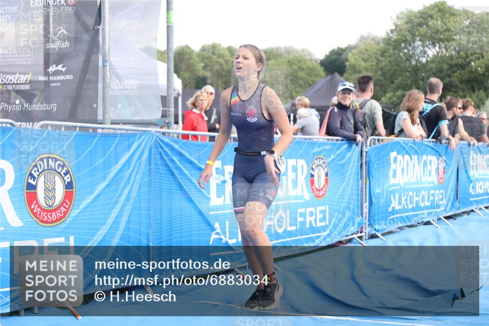 25.08.2024 - Elbe Triathlon Hamburg H.Heesch http://msf.ph/oto/6883034 25.08.2024 12:55:30 Ziel 1809, 1810 meine-sportfotos.de
