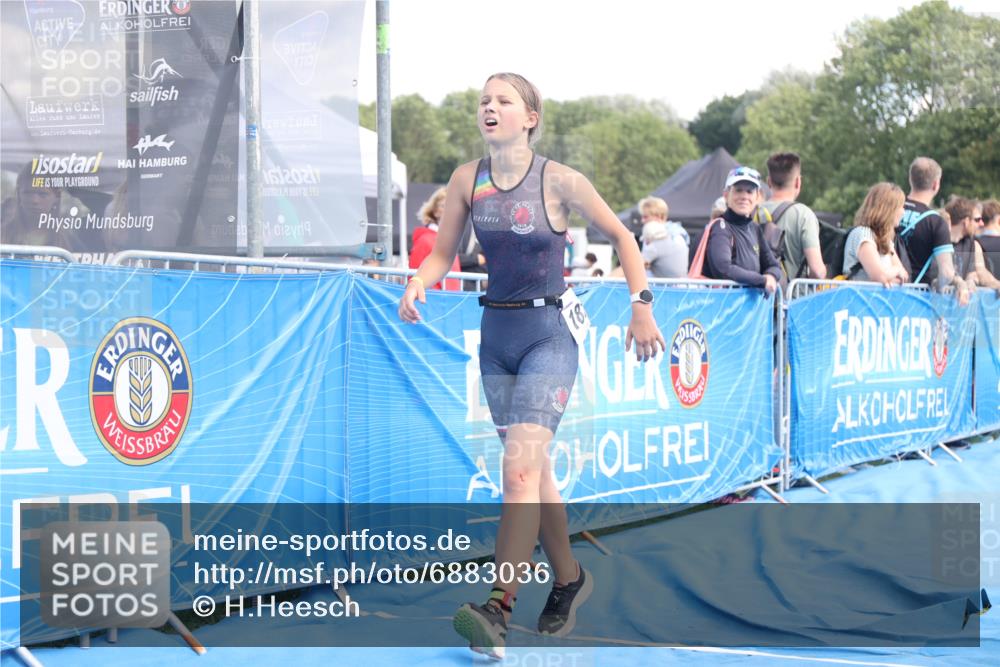 25.08.2024 - Elbe Triathlon Hamburg H.Heesch http://msf.ph/oto/6883036 25.08.2024 12:55:30 Ziel 1809, 1810 meine-sportfotos.de