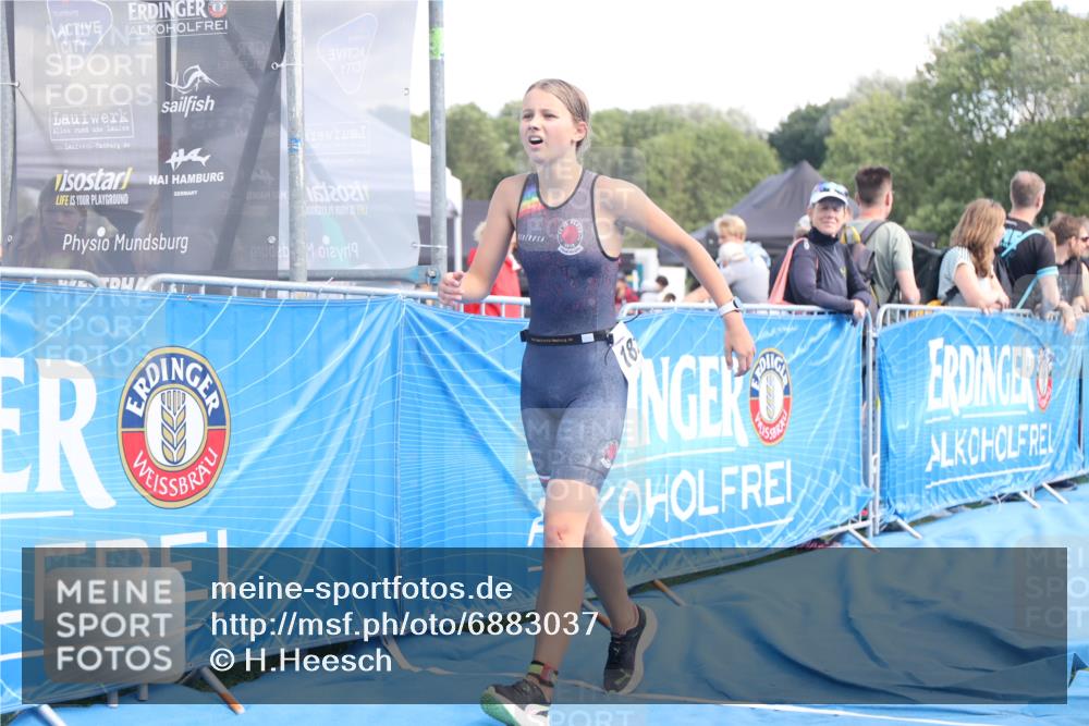 25.08.2024 - Elbe Triathlon Hamburg H.Heesch http://msf.ph/oto/6883037 25.08.2024 12:55:30 Ziel 1809, 1810 meine-sportfotos.de