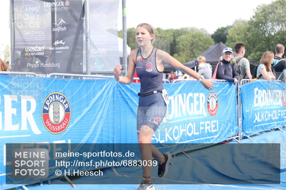 25.08.2024 - Elbe Triathlon Hamburg H.Heesch http://msf.ph/oto/6883039 25.08.2024 12:55:30 Ziel 1809, 1810 meine-sportfotos.de